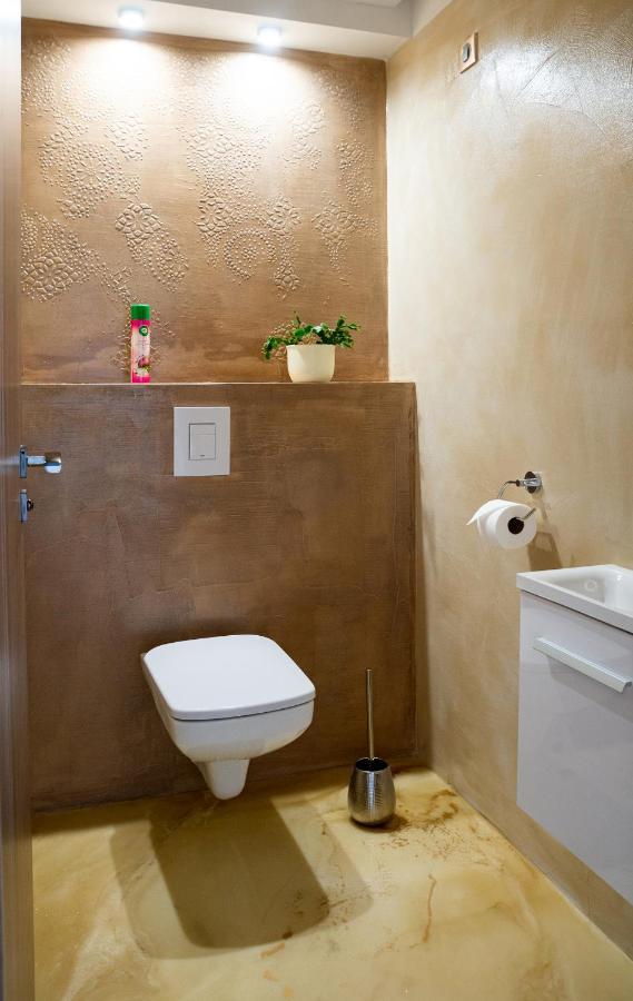 Dream Apartman 1 With Free Parking Gyor Exterior photo