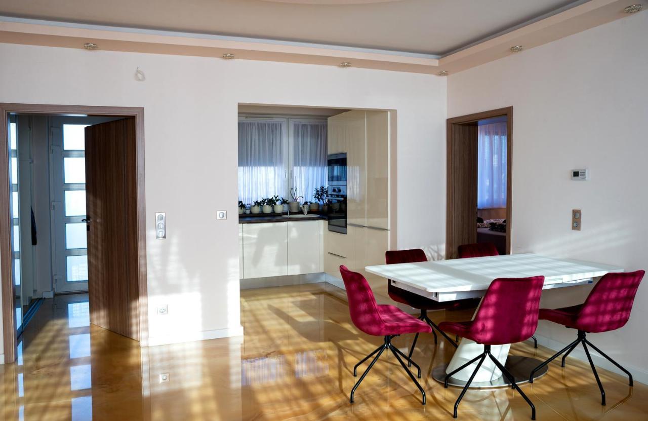 Dream Apartman 1 With Free Parking Gyor Exterior photo